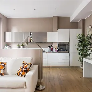  Apartment Porta Romana Modern And Cosy